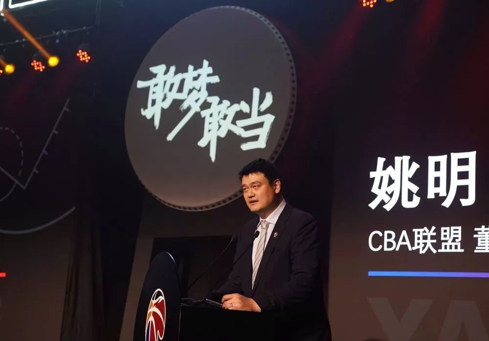 这位法国中卫今夏从巴萨租借加盟维拉，但本赛季只出战5场欧会杯比赛，尚未在英超出场，可能会提前离开维拉。